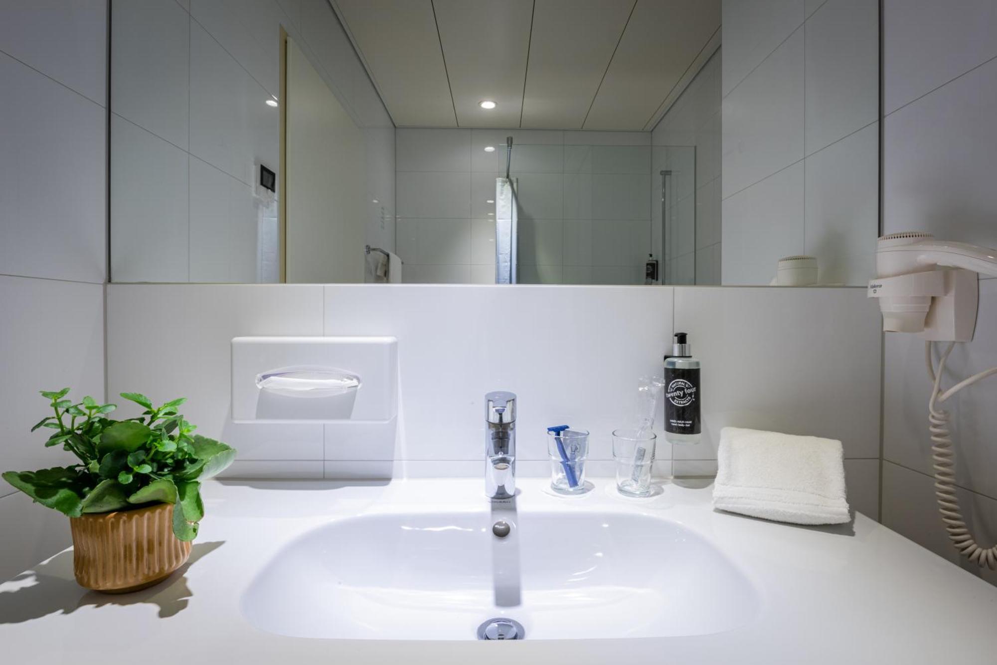 Lorentes Bern Airport Hotel 3*